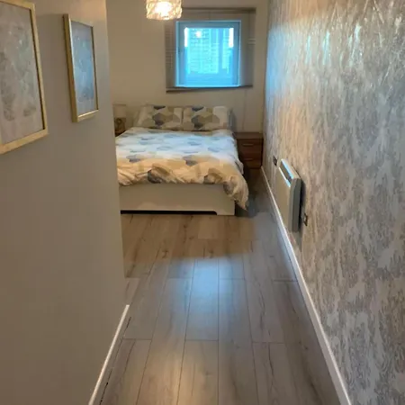 2 Bed Duplex, Close To Millennium Square Апартаменти *