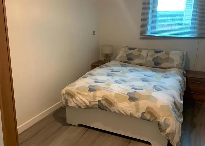 2 Bed Duplex, Close To Millennium Square Апартаменти *