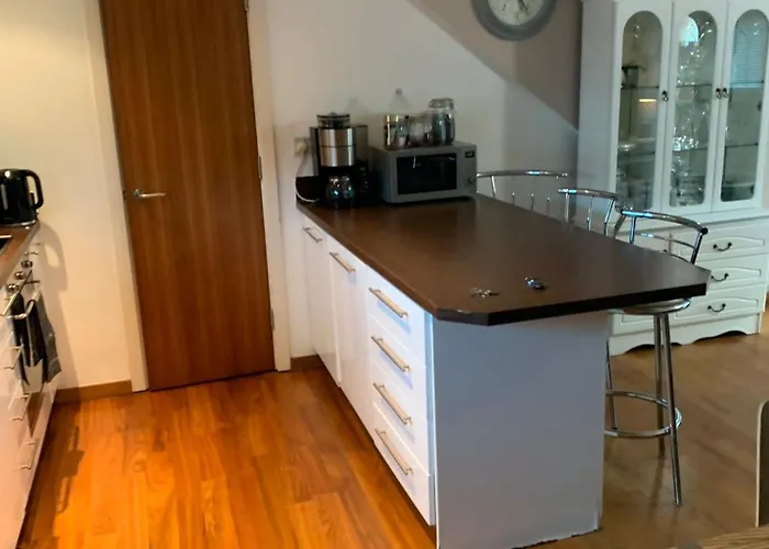 2 Bed Duplex, Close To Millennium Square Апартаменти