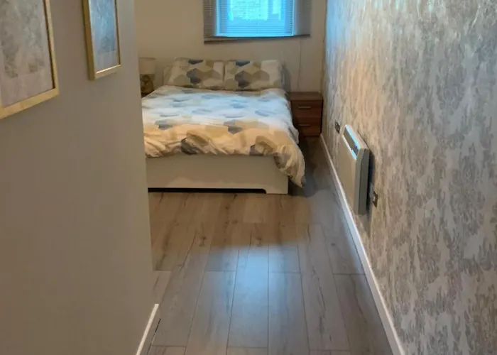 2 Bed Duplex, Close To Millennium Square Апартаменти *