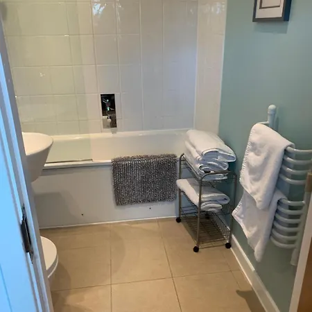 Apartment 2 Bed Duplex, Close To Millennium Square