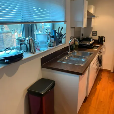2 Bed Duplex, Close To Millennium Square *