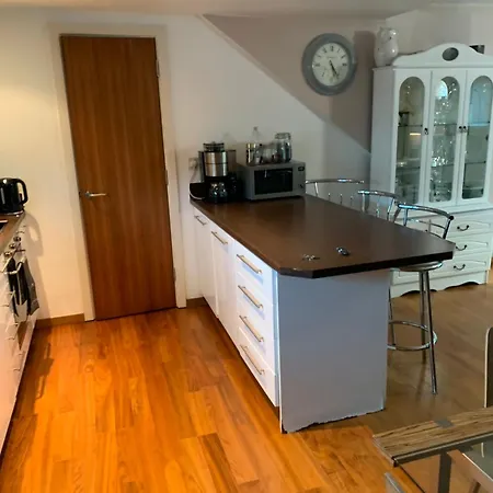 2 Bed Duplex, Close To Millennium Square Apartamento