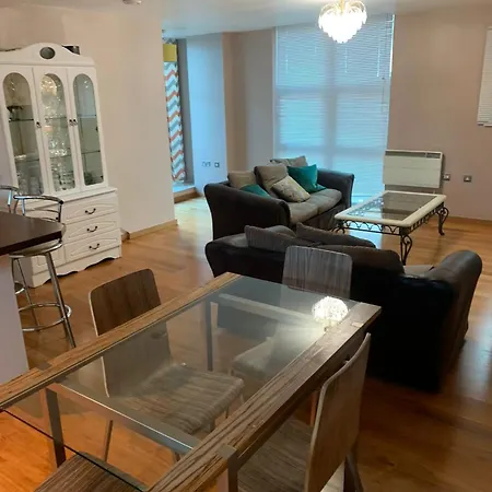 דירה 2 Bed Duplex, Close To Millennium Square *