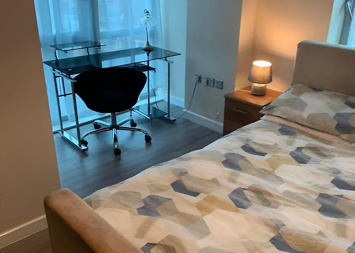 2 Bed Duplex, Close To Millennium Square דירה *