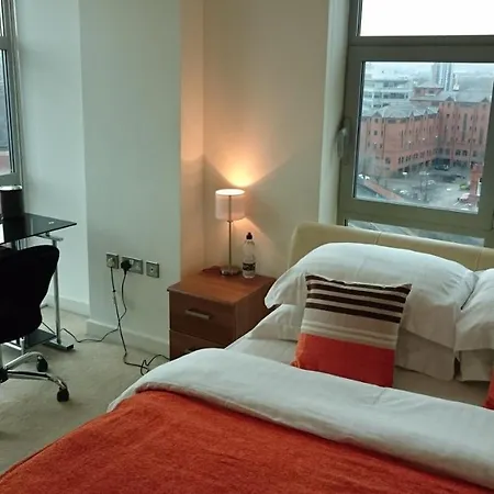 2 Bed Duplex, Close To Millennium Square