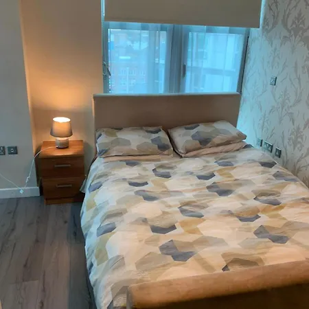 2 Bed Duplex, Close To Millennium Square *