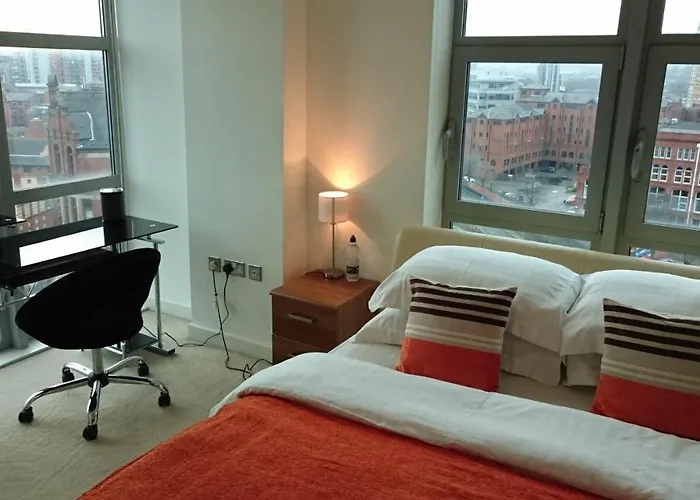 2 Bed Duplex, Close To Millennium Square